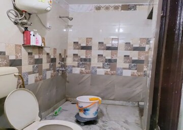 Attached Bathroom in 3 BHK Builder Floor at Sector 40 – for Rent