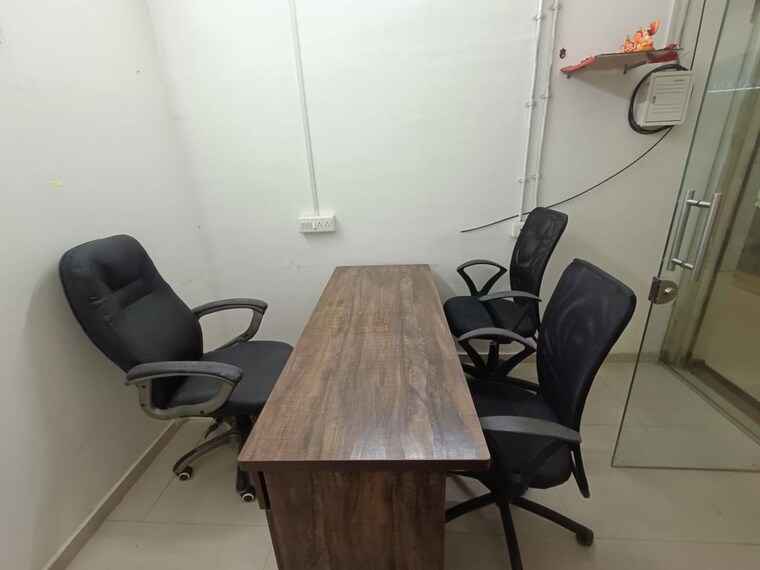 Team Area, malad west Commercial Office Space 180 Sq.Ft. In Malad West Mumbai 9780502