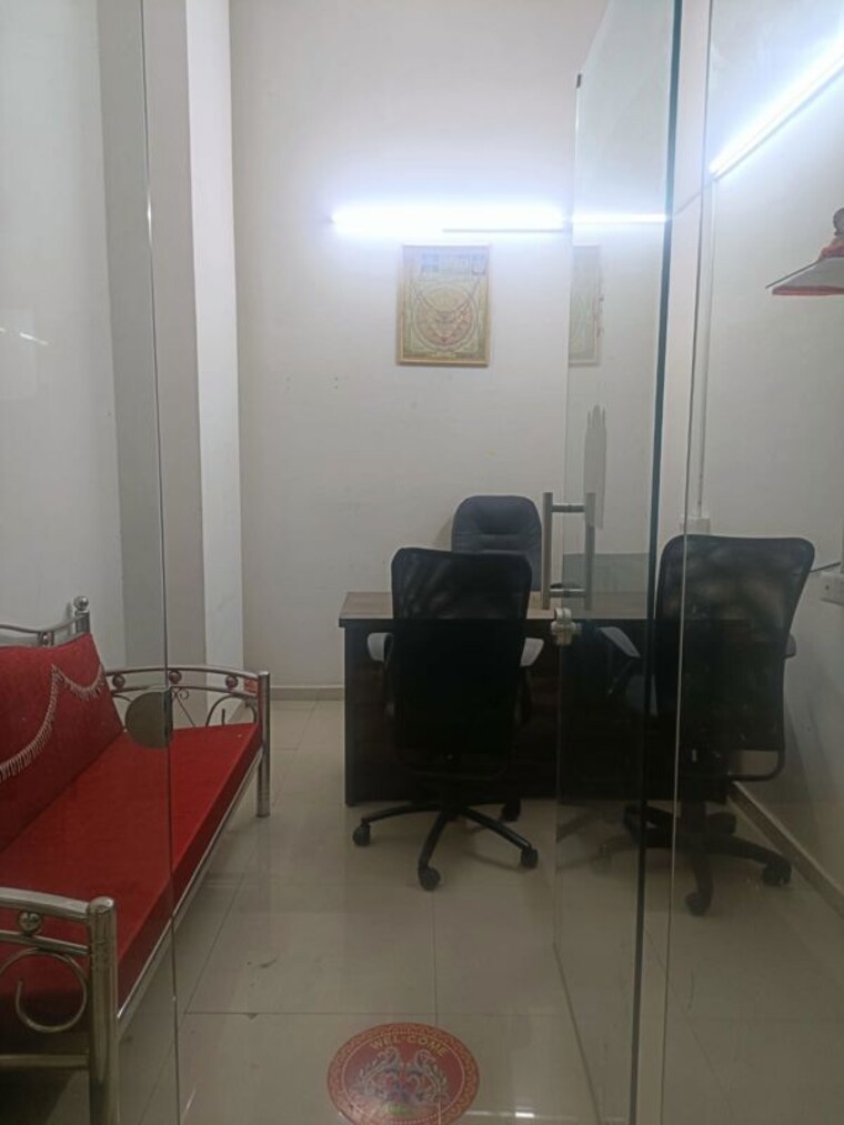 Team Area, malad west Commercial Office Space 180 Sq.Ft. In Malad West Mumbai 9780502