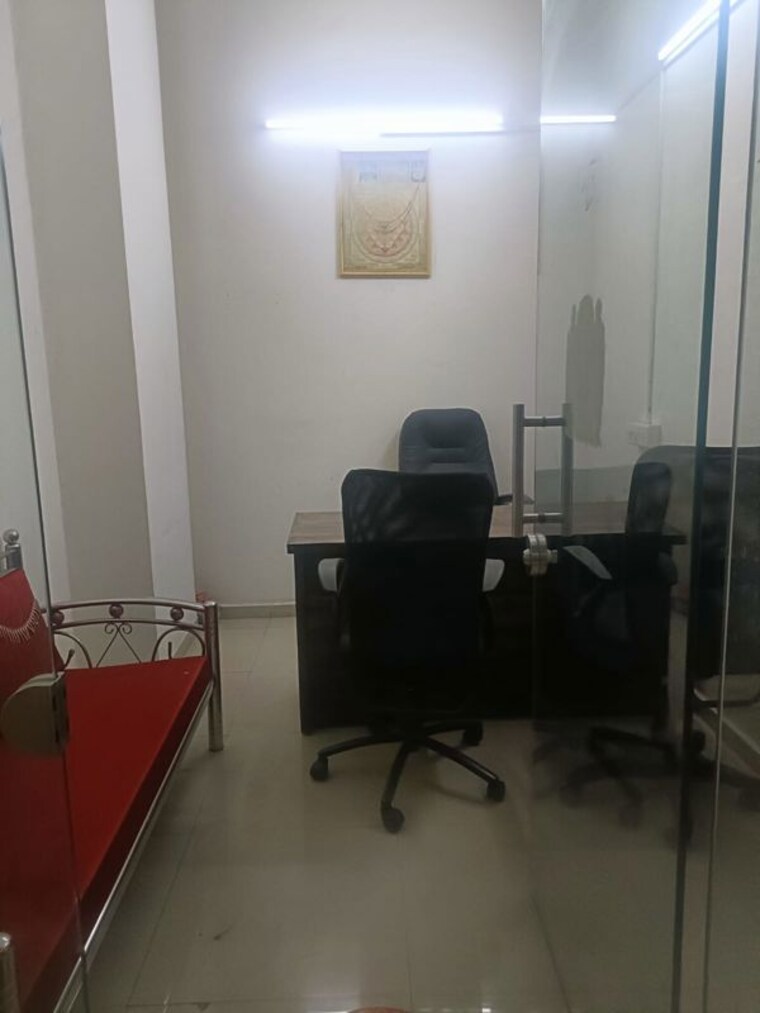 Team Area, malad west Commercial Office Space 180 Sq.Ft. In Malad West Mumbai 9780502