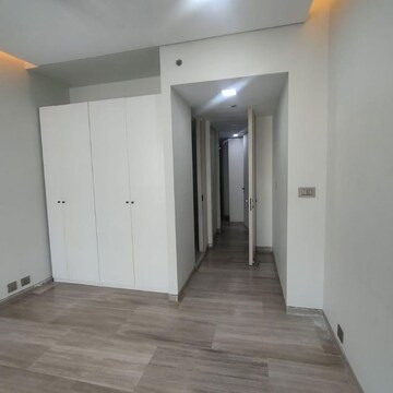 Room in 4 BHK Apartment at Lodha World Crest, Empire Mill – for Rent