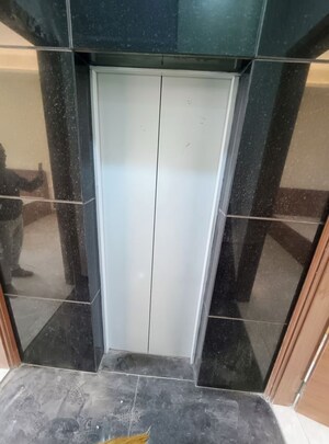 Building Lobby in 1 BHK Builder Floor at Sector 39 – for Rent