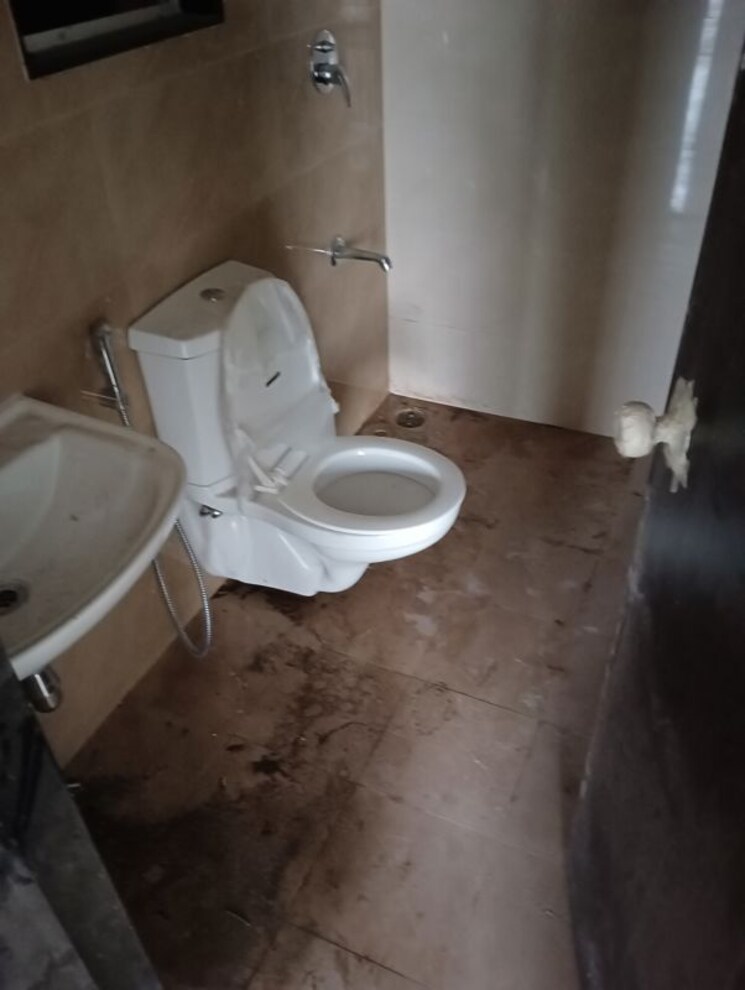 Bathroom, ajmera-crosstown-one 2 Bedroom 709 Sq.Ft. Apartment In Kalyan West Thane 9780620