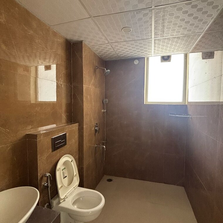 Bathroom, la-prisma 4 Bedroom 2300 Sq.Ft. Apartment In Dhakoli Zirakpur 9780625