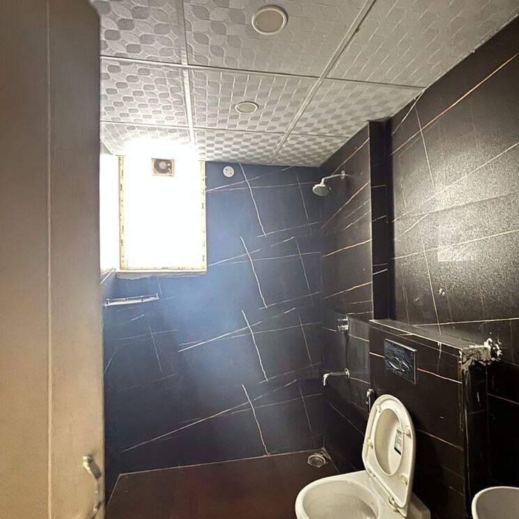 Bathroom, la-prisma 4 Bedroom 2300 Sq.Ft. Apartment In Dhakoli Zirakpur 9780625