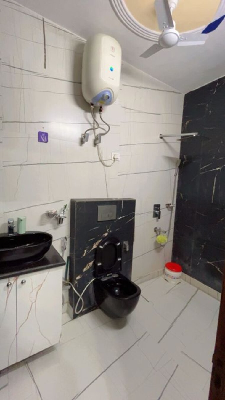 Bathroom, dilshad garden 3 Bedroom 1800 Sq.Ft. Independent House In Dilshad Garden Delhi 9772683