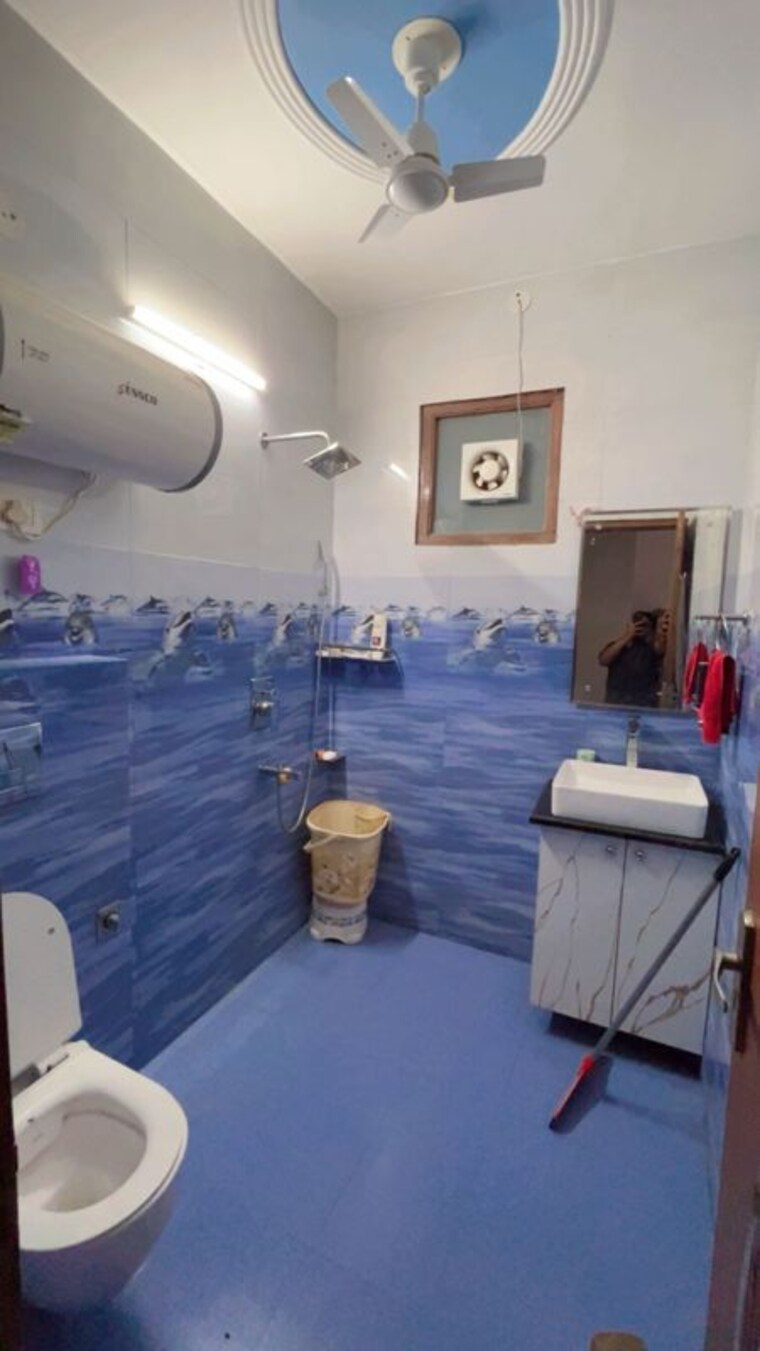 Bathroom, dilshad garden 3 Bedroom 1800 Sq.Ft. Independent House In Dilshad Garden Delhi 9772683