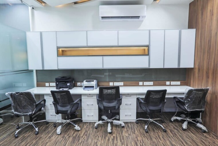 Team Area, gota Commercial Office Space 1040 Sq.Ft. In Gota Ahmedabad 9780698
