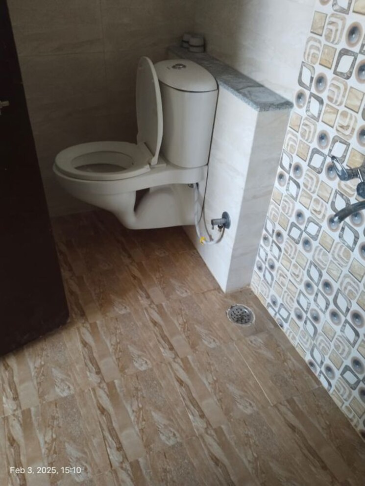 Bathroom, bhojpal-shree-krishna-heights 3 Bedroom 1582 Sq.Ft. Apartment In Katara Hills Bhopal 9780750