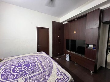 Bedroom in 2 BHK Apartment at AIG Park Avenue, Sector 4 Greater Noida – for Rent