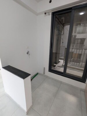 Room in 2.5 BHK Apartment at Mantra Mirari, Koregaon Park – for Rent