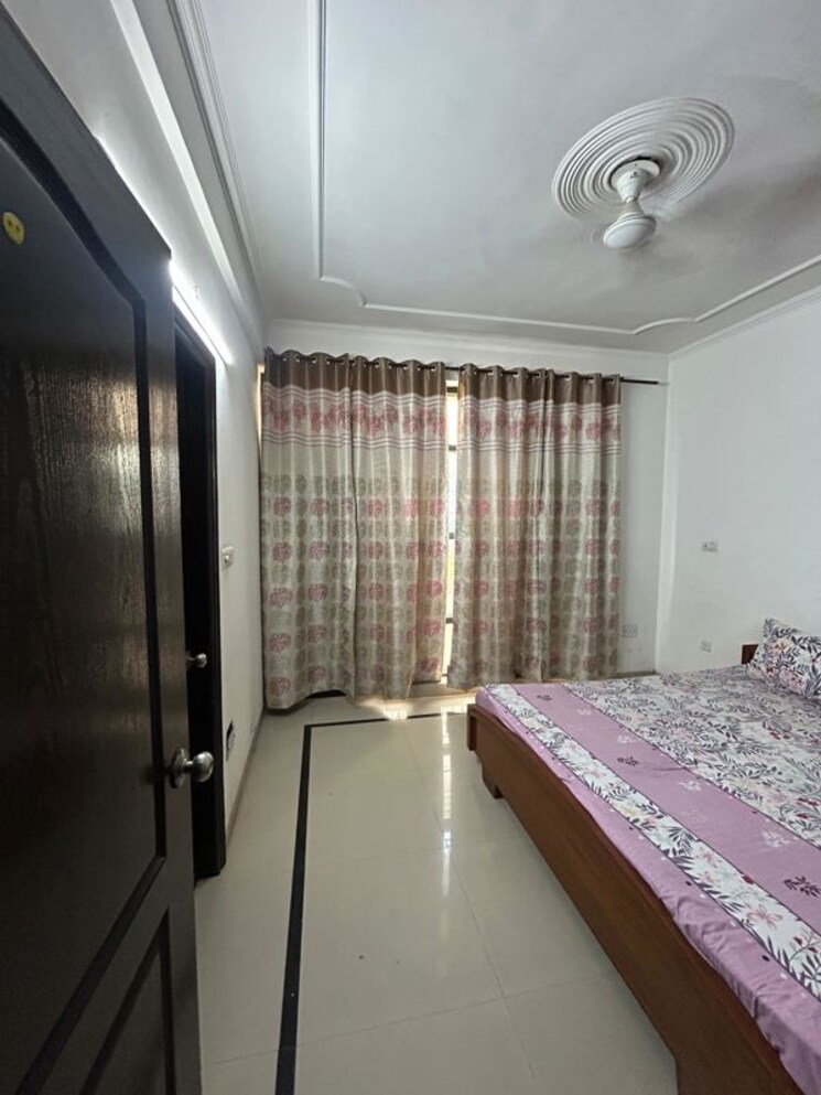 Bedroom, pir machalla 3 Bedroom 1550 Sq.Ft. Apartment In Pir Machalla Zirakpur 9780926