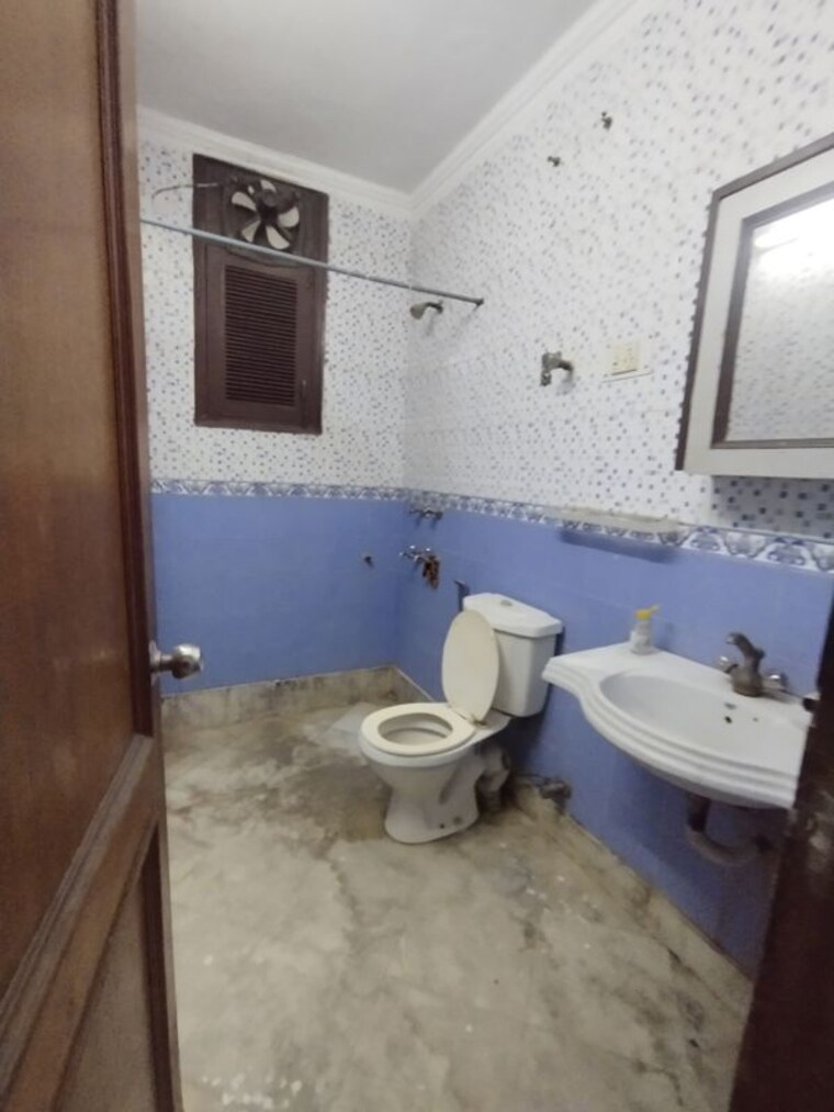 Bathroom, malviya nagar 3 Bedroom 1800 Sq.Ft. Builder Floor In Malviya Nagar Delhi 9781055