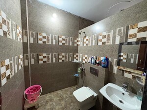 Master Bedroom in 2.5 BHK Builder Floor at Sushant Lok Iii – for Rent
