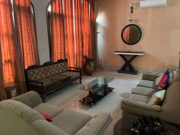 Living Room in 6 BHK Villa at Sector 21 – for Rent