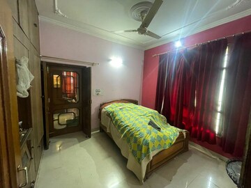 Bedroom in 6 BHK Villa at Sector 21 – for Rent