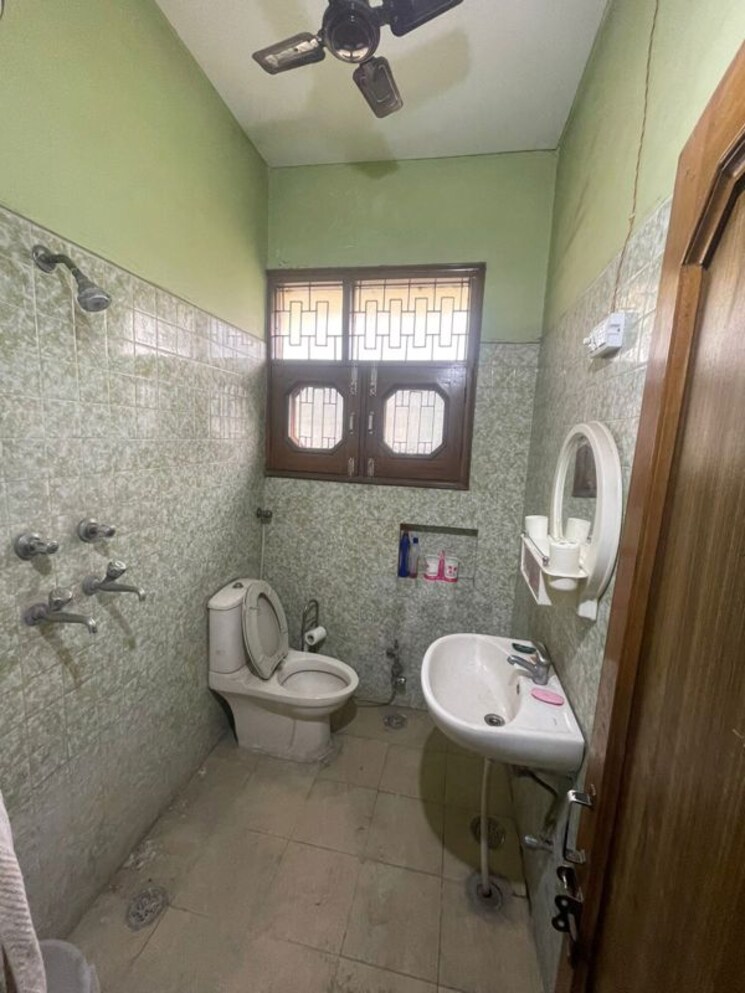 Bathroom, sector 21 6 Bedroom 2200 Sq.Ft. Villa In Sector 21 Panchkula 9781154