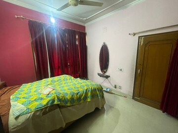 Bedroom in 6 BHK Villa at Sector 21 – for Rent
