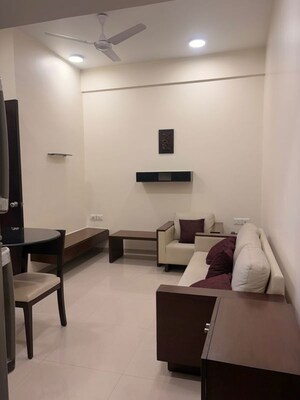 Team Area in 1 BHK Apartment at Ashok Towers, Parel – for Rent