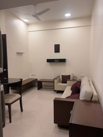 Team Area in 1 BHK Apartment at Ashok Towers, Parel – for Rent