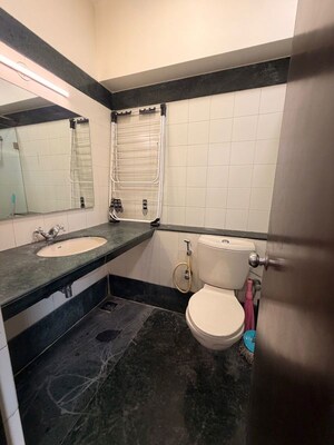 Team Area in 1 BHK Apartment at Ashok Towers, Parel – for Rent