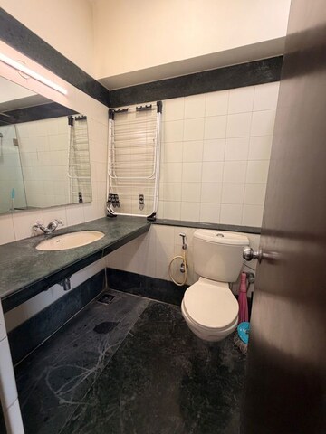 Team Area in 1 BHK Apartment at Ashok Towers, Parel – for Rent