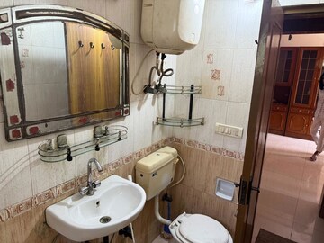 Master Bedroom in 2 BHK Apartment at Royal Towers Noida, Sector 61 – for Rent