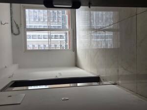 Room in 3.5 BHK Apartment at Rishita Manhattan, Gomti Nagar – for Sale