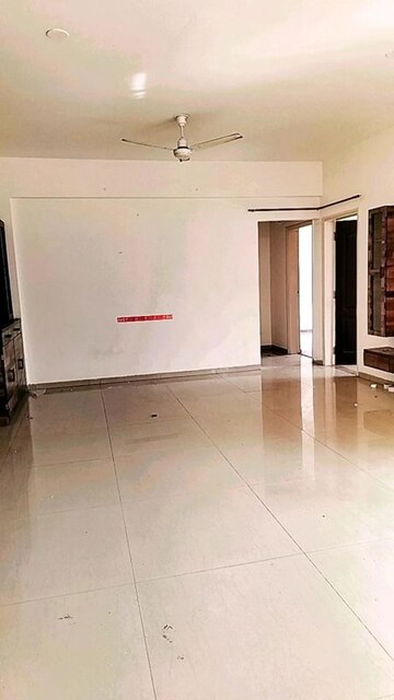 Room in 2 BHK Apartment at Kumar Picasso, Hadapsar – for Rent