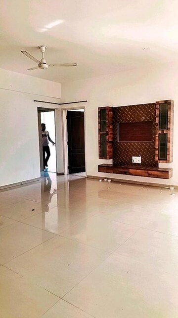 Room in 2 BHK Apartment at Kumar Picasso, Hadapsar – for Rent