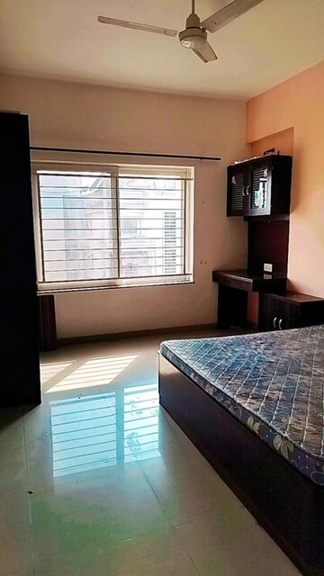 Room in 2 BHK Apartment at Kumar Picasso, Hadapsar – for Rent