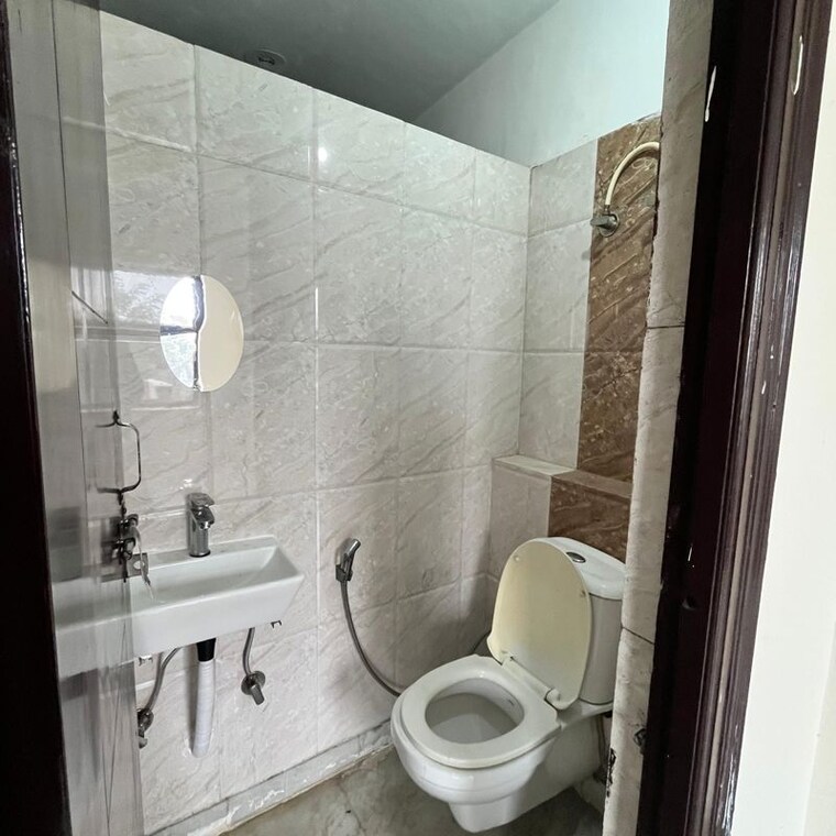 Bathroom, sector 47 2 Bedroom 200 Sq.Yd. Builder Floor In Sector 47 Gurgaon 9781213