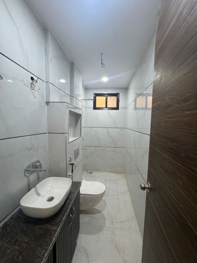 Bathroom, tagore garden extension 2 Bedroom 80 Sq.Yd. Builder Floor In Tagore Garden Extension Delhi 9781214