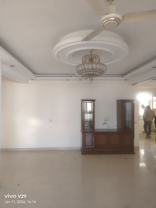 3 BHK + Servant Room,Extra Room 2700 Sq.Ft. Apartment in Unitech Uniworld City