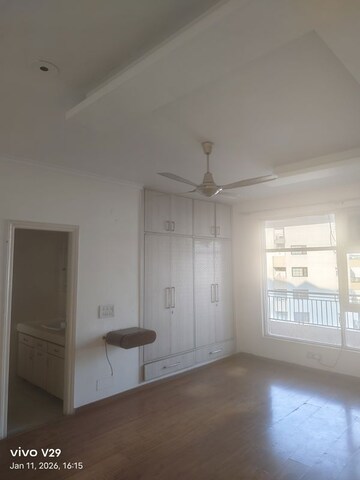 Room in 3 BHK Apartment at Omaxe The Nile, Sector 49 – for Rent