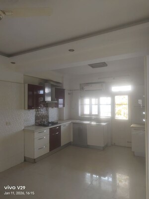 Room in 3 BHK Apartment at Omaxe The Nile, Sector 49 – for Rent