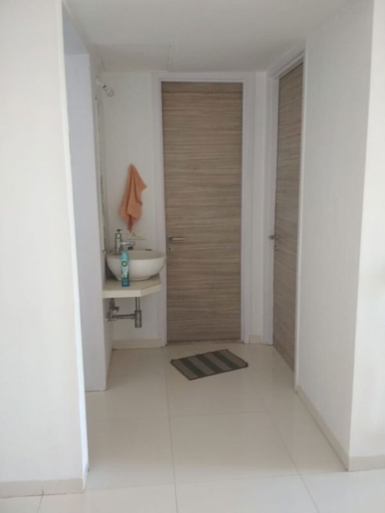 Bathroom, group-seven-rushi-heights 3 Bedroom 1000 Sq.Ft. Apartment In Goregaon East Mumbai 9781219