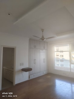3 BHK + Servant Room Apartment For Rent in Orchid Petals