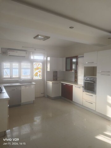 Living Room in 3 BHK Apartment at Orchid Petals, Sector 49 – for Rent