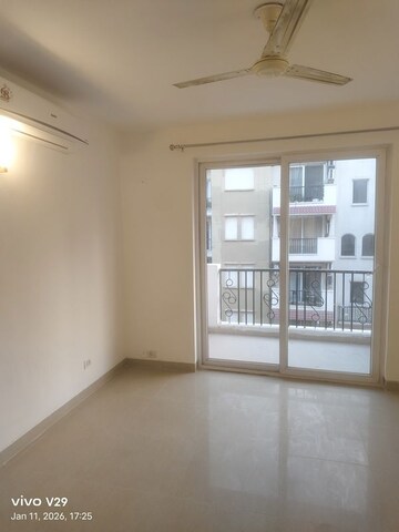 Room in 3 BHK Apartment at Emaar Emerald Floors Premier, Sector 65 – for Rent