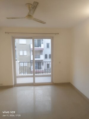 Room in 3 BHK Apartment at Emaar Emerald Floors Premier, Sector 65 – for Rent