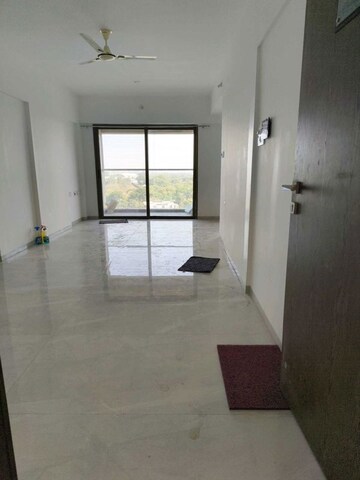 Room in 4 BHK Apartment at Oxy Beaumonde, Viman Nagar – for Sale