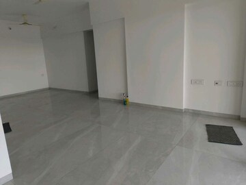 Room in 4 BHK Apartment at Oxy Beaumonde, Viman Nagar – for Sale