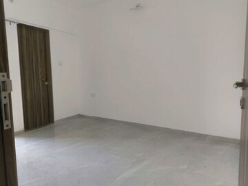 Room in 4 BHK Apartment at Oxy Beaumonde, Viman Nagar – for Sale