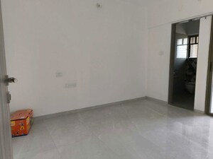 Room in 4 BHK Apartment at Oxy Beaumonde, Viman Nagar – for Sale