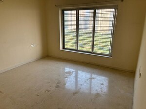 Room in 3.5 BHK Apartment at Kalpataru Hills, Manpada – for Sale