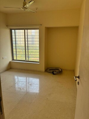 Room in 3.5 BHK Apartment at Kalpataru Hills, Manpada – for Sale
