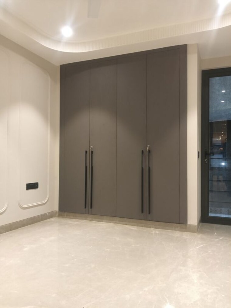 Room, east of kailash 3 Bedroom 1500 Sq.Ft. Builder Floor In East Of Kailash Delhi 9781305