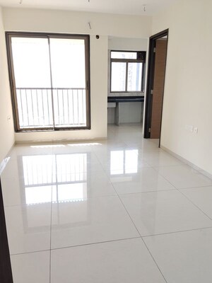 1 BHK Apartment For Rent in UK Iridium, Kandivali East