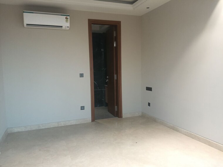 Room, east of kailash 3 Bedroom 1200 Sq.Ft. Builder Floor In East Of Kailash Delhi 9781311